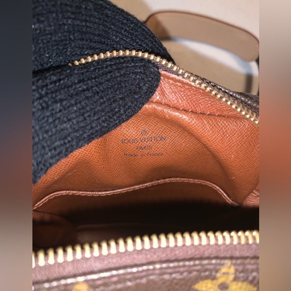 Louis Vuitton Danube Cross
Body Bag - Picture 5 of 13